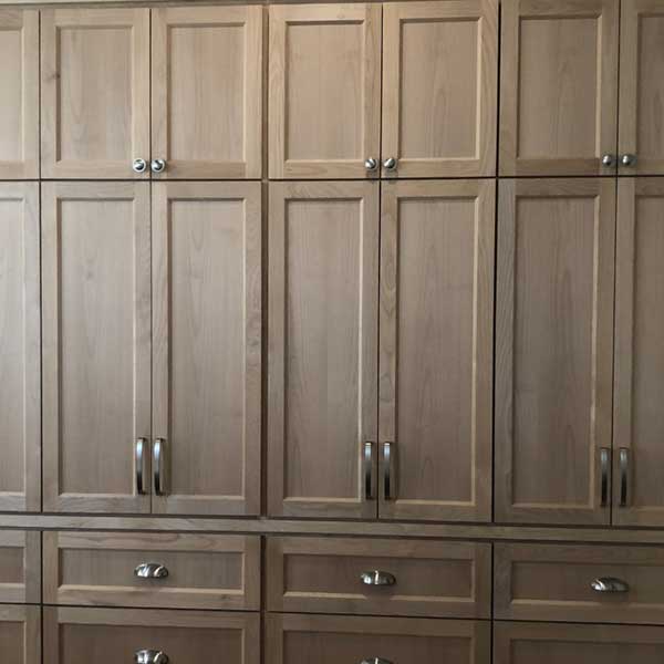 photo of cabinets before being repainted